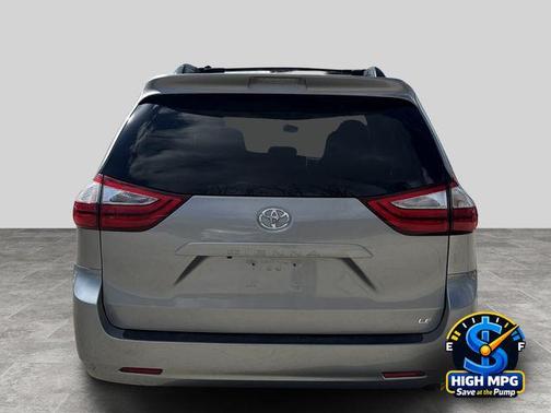 Silver Sky Metallic 2017 Toyota Sienna SE