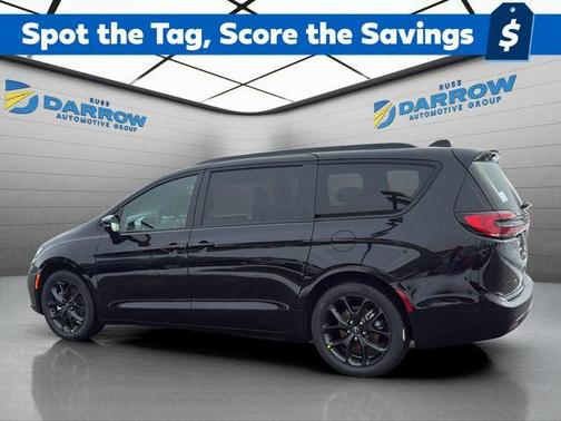 Diamond Black Crystal Pearlcoat 2026 Chrysler Pacifica Limited