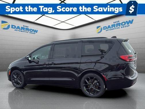 Diamond Black Crystal Pearlcoat 2026 Chrysler Pacifica Limited