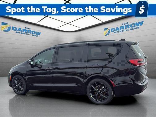 Diamond Black Crystal Pearlcoat 2026 Chrysler Pacifica Limited