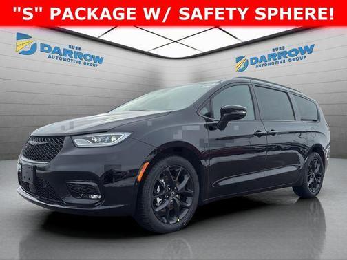 Diamond Black Crystal Pearlcoat 2026 Chrysler Pacifica Limited