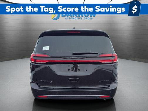 Diamond Black Crystal Pearlcoat 2026 Chrysler Pacifica Limited