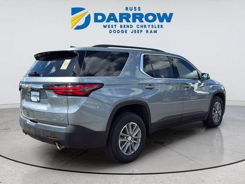 Sterling Gray Metallic 2023 Chevrolet Traverse LT Cloth