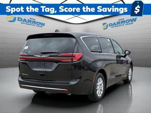 Diamond Black Crystal Pearlcoat 2025 Chrysler Pacifica L