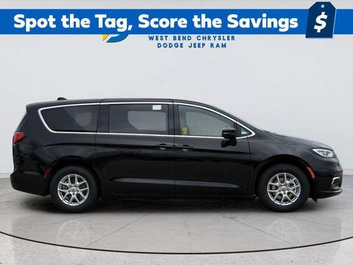 Diamond Black Crystal Pearlcoat 2025 Chrysler Pacifica L