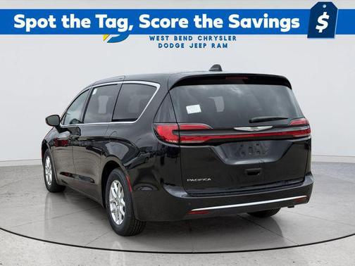Diamond Black Crystal Pearlcoat 2025 Chrysler Pacifica L