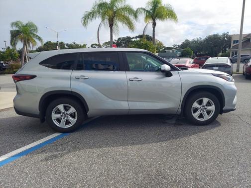 2024 Toyota Highlander LE