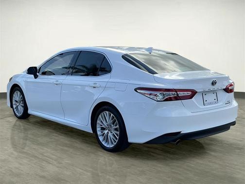 2020 Toyota Camry Hybrid XLE