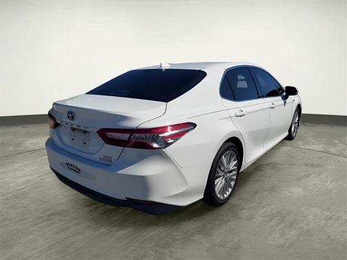 2020 Toyota Camry Hybrid XLE