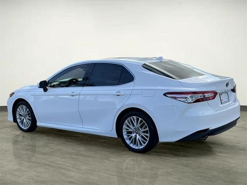 2020 Toyota Camry Hybrid XLE