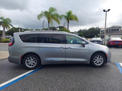 2020 Chrysler Pacifica Touring L