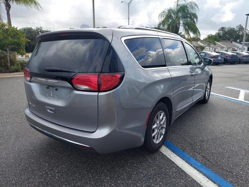 2020 Chrysler Pacifica Touring L