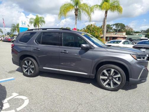 2025 Honda Pilot Touring 8-Passenger