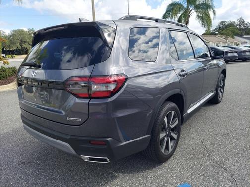 2025 Honda Pilot Touring 8-Passenger