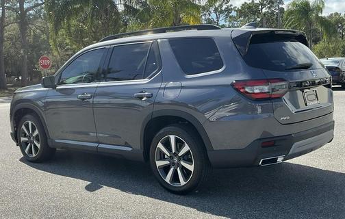 2025 Honda Pilot Touring 8-Passenger