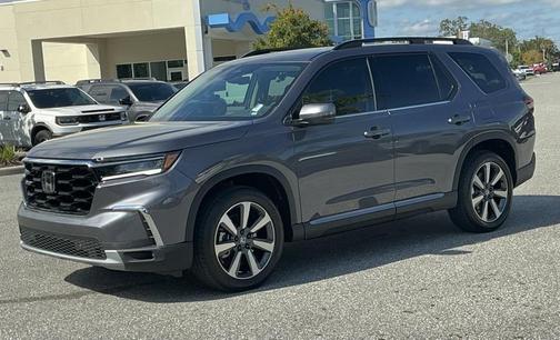 2025 Honda Pilot Touring 8-Passenger