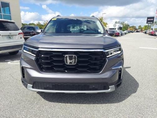 2025 Honda Pilot Touring 8-Passenger