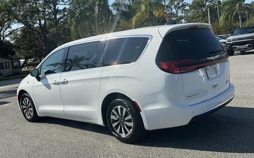 2024 Chrysler Pacifica Hybrid Select