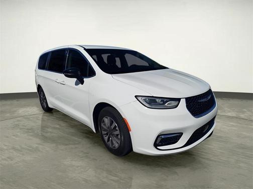2024 Chrysler Pacifica Hybrid Select