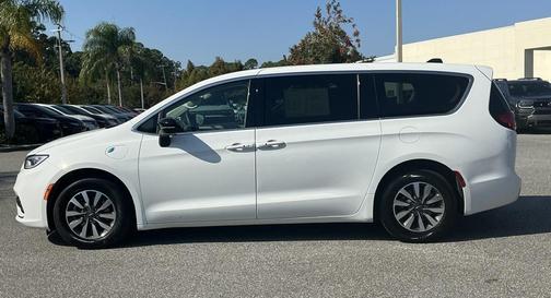 2024 Chrysler Pacifica Hybrid Select