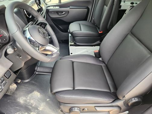 Arctic White 2026 Mercedes-Benz Sprinter 2500 Crew 170 WB