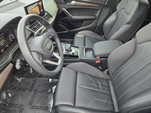 2022 Audi Q5 45 S line Premium Plus