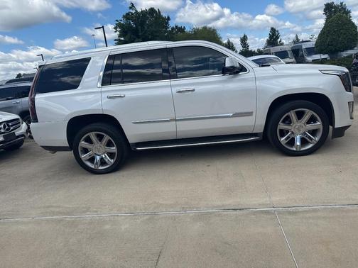 2017 Cadillac Escalade Luxury