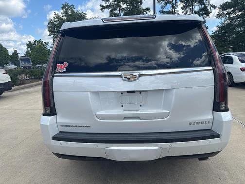 2017 Cadillac Escalade Luxury