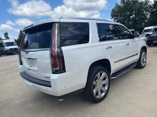 2017 Cadillac Escalade Luxury