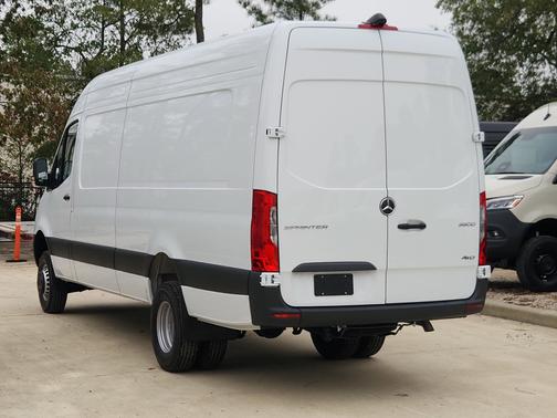Arctic White 2026 Mercedes-Benz Sprinter 3500XD Cargo 170 WB