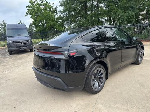 Diamond Black 2026 Tesla Model Y Long Range