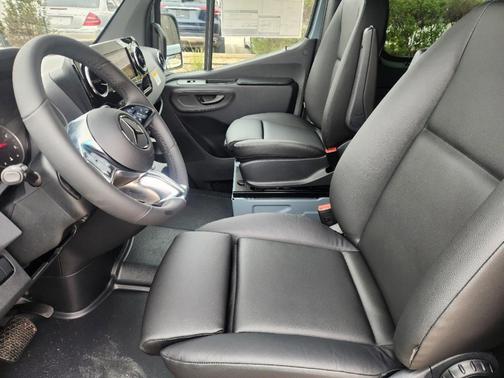 2025 Mercedes-Benz Sprinter 2500 144 WB Standard Roof Passenger