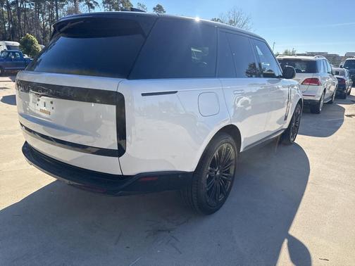 2025 Land Rover Range Rover P400 SE