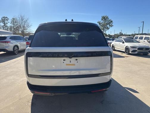 2025 Land Rover Range Rover P400 SE