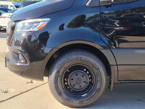 2025 Mercedes-Benz Sprinter 2500 144 WB Standard Roof Passenger