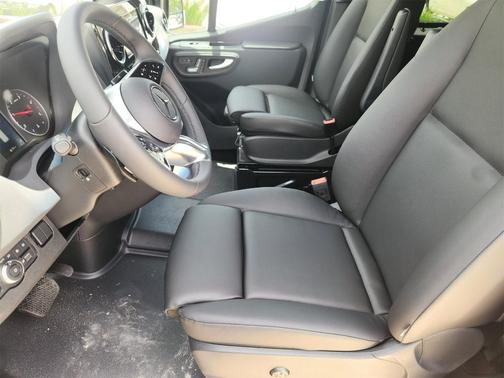 2025 Mercedes-Benz Sprinter 2500 144 WB Standard Roof Passenger