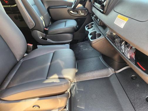 2025 Mercedes-Benz Sprinter 2500 144 WB Standard Roof Passenger