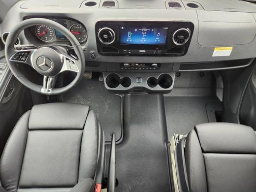 2025 Mercedes-Benz Sprinter 2500 144 WB Standard Roof Passenger