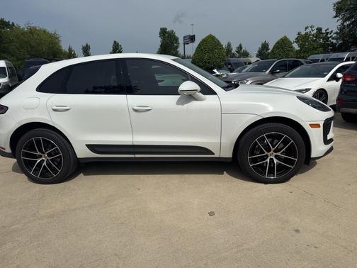 2023 Porsche Macan T