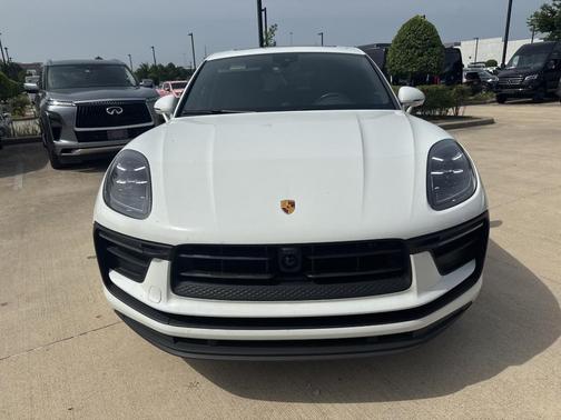 2023 Porsche Macan T