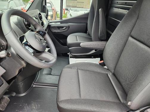 2025 Mercedes-Benz Sprinter 2500 High Roof