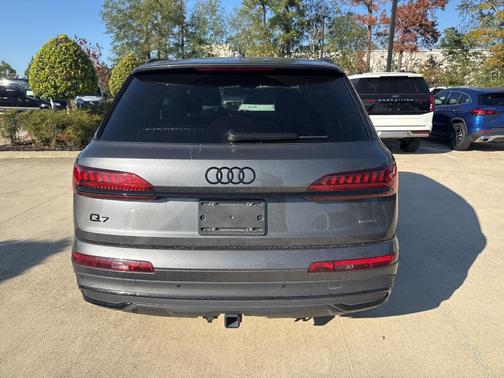 2024 Audi Q7 45 Premium Plus