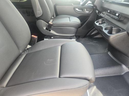 2025 Mercedes-Benz Sprinter 2500 144 WB Standard Roof Passenger