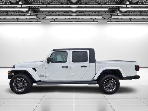 Bright White Clearcoat 2022 Jeep Gladiator Overland