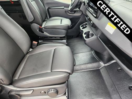 2025 Mercedes-Benz Sprinter 2500 144 WB Standard Roof Passenger