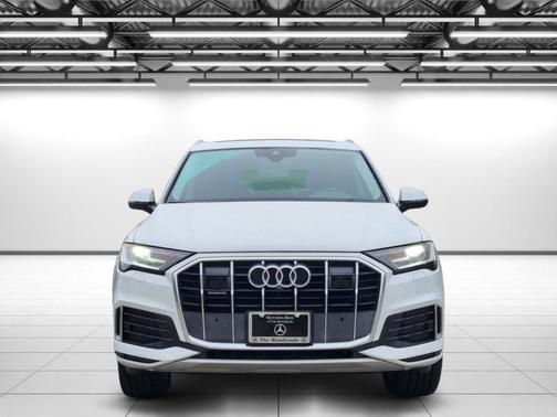 Glacier White Metallic 2023 Audi Q7 55 Premium Plus