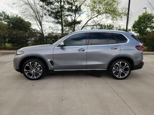 Skyscraper Gray Metallic 2024 BMW X5 sDrive40i