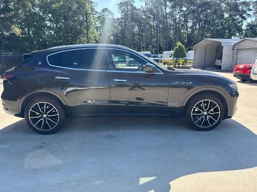 Nero Ribelle Metallic 2021 Maserati Levante GranLusso