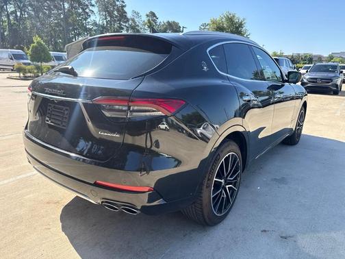 Nero Ribelle Metallic 2021 Maserati Levante GranLusso