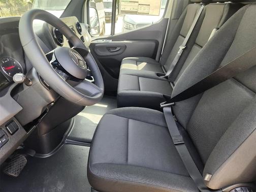 2025 Mercedes-Benz Sprinter 2500 Standard Roof